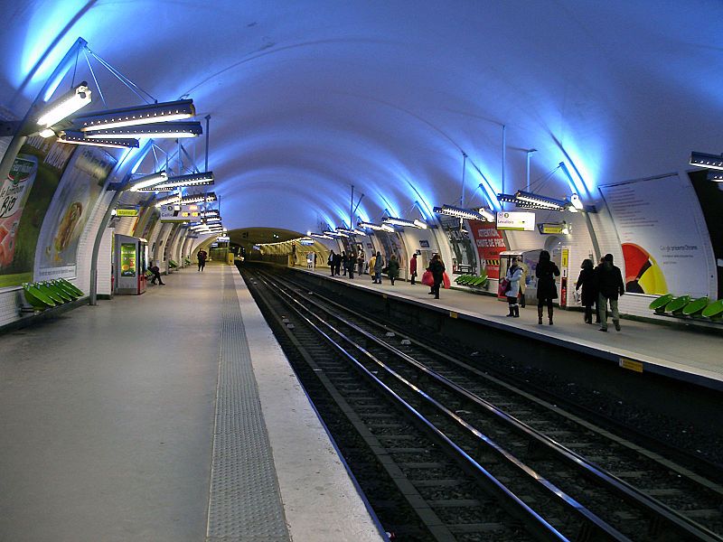 Станция Гамбетта с остатками станции Мартен Надо на заднем плане (слияние)